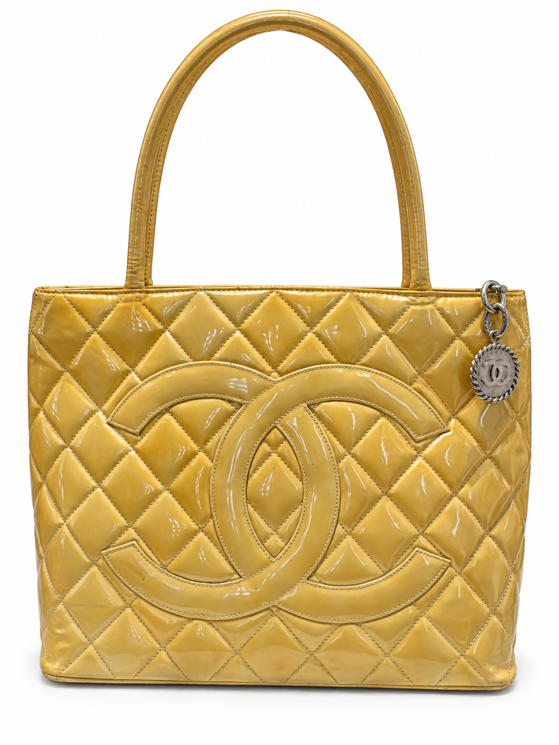 תיק שאנל Medallion Tote מעור לק בגוון קרמל חרדלי – חזית
