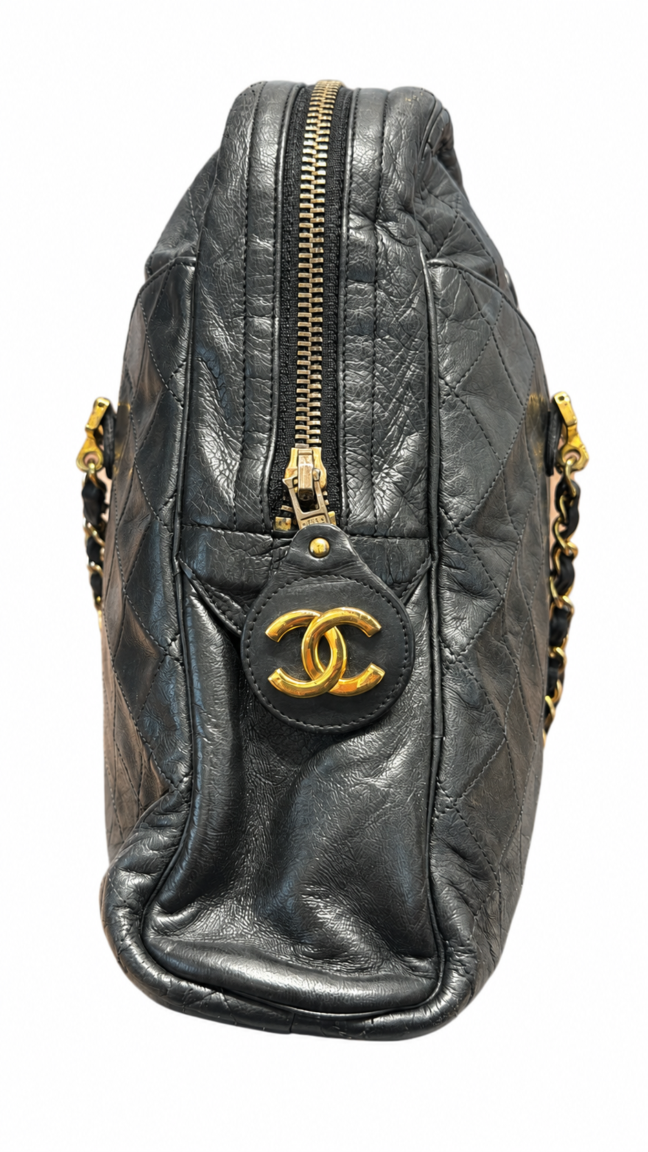 תיק שאנל וינטייג׳ שחור — צד ולוגו CC