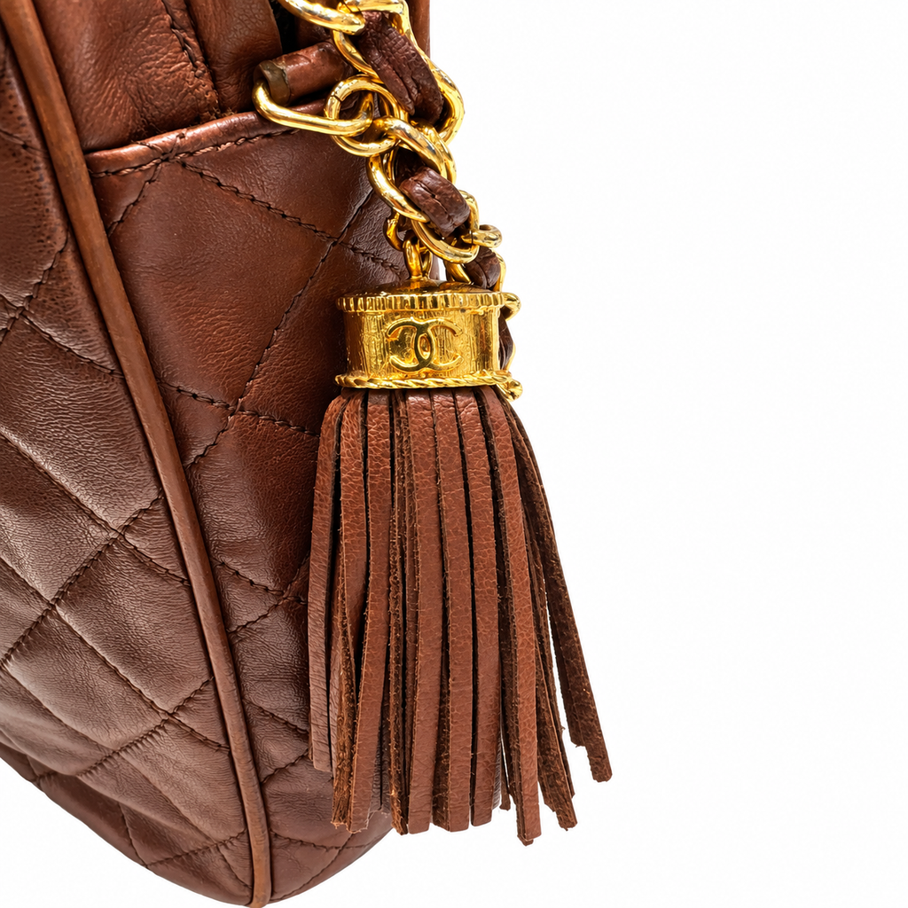 תיק שאנל וינטייג׳ חום — פרטי השרשרת והגדיל