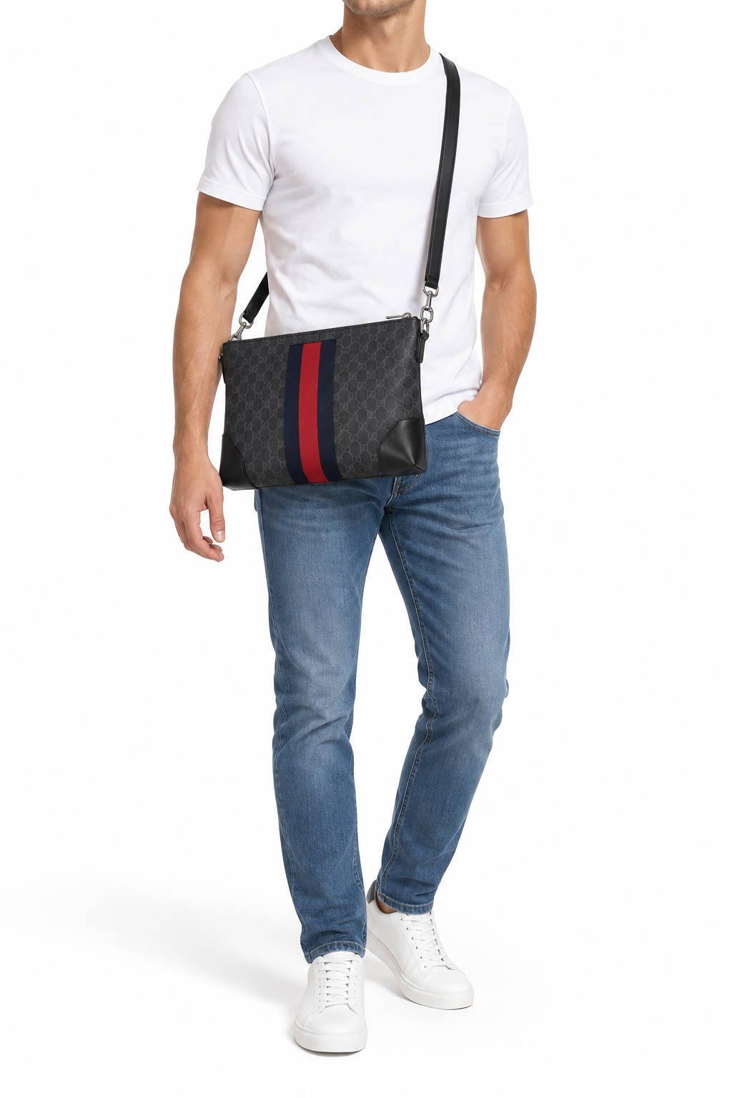 תיק Gucci GG Supreme Web על דוגמן – גודל מתוקן