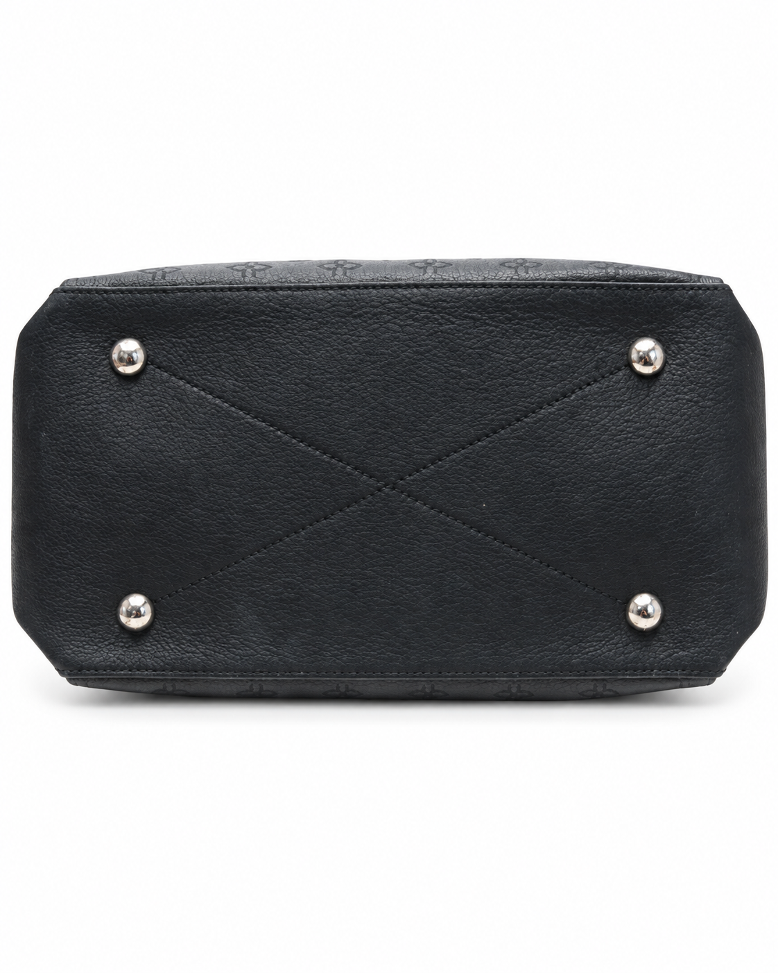 תיק לואי ויטון Beaubourg Hobo MM שחור – תחתית עם ארבע רגליות מתכת