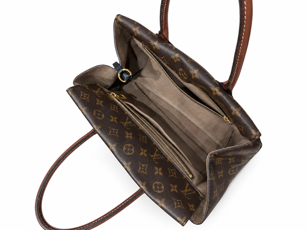תיק Louis Vuitton W GM Monogram – פנים התיק על רקע לבן